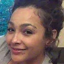 Alisha Everett's Instagram, Twitter & Facebook