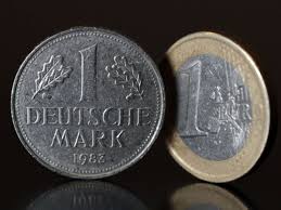 Umfrage zu Euro, D-Mark und EU: Deutsche glauben, mit D-Mark ginge es uns  „viel besser“
