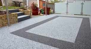 Steinteppich Auf Balkon Und Terrasse Pflegeleichter Und Robuster Fugenlose Alternative Zu Fliesen Und Co Naturstein Terrasse Natursteinteppich Natursteine