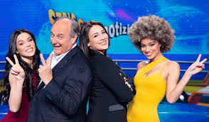 Linkiesta di monina figura on line, su tutti gli strilli, come fosse clamorosa scoperta di la notizia è rimbalzata su tutti i media. Gerry Scotti E Francesca Manzini Da Stasera Dietro Al Bancone Di Striscia La Notizia Max Parisi 2 0 Social Media Magazine Blog