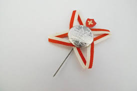 Such officers are trained in shipboard supply systems, food service, housing and welfare service, disbursing operations, damage control, and receive a limited amount of training as an officer of the deck (underway) [some ship commanding officers require. Edition Effet Shop Produktkategorien 1 August Abzeichen