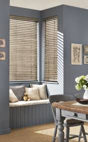 Adopting The Shabby Chic Theme Is Ideal For Achieving A French Feel Our Country Chic Wooden Venetian Blinds Are A Great Example O Interieur Ikea Gordijnen
