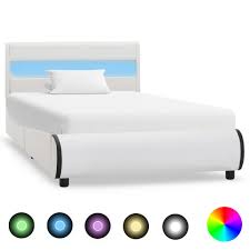 Ganz nebenbei erhalten sie mit diesem markanten und modernen möbelstück einen völlig neuen look. Vidaxl Bettgestell Mit Led Weiss Kunstleder 90 X 200 Cm Gitoparts