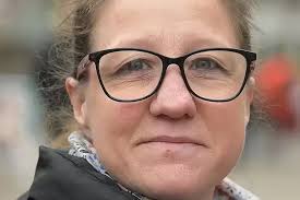 Online oder im Geschäft? Wo werden Weihnachtsgeschenke gekauft?