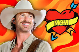 Riley Green's Mom Still Has His Checkbook?! You Won't Believe Why! - Imagen principal del artículo