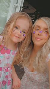 Thanks for accepting me inthis group! This picture of my daughter and  granddaughter just before my granddaughter passed…. Is there any way the  shadow and little arrow can be removed…. And this