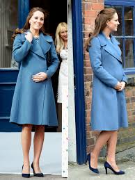 Bundled up in a cornflower blue sportmax coat, middleton, 33 prince george's mom finished the look with her navy blue jimmy choo georgia heels and l.k. Pics Kate Middleton S Baby Bump In Blue Coat Max Mara At Pottery Factory Hollywood Life