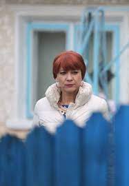 Aspirina din las fierbinți sau mirela oprișor, pe numele ei real, a luat poziție, după ce a trecut prin situații neplăcute cu spectatorii care vin la teatru să stea pe facebook ori să ronțăie chipsuri. Las Fierbinti Schimbare De Look Pentru Aspirina Din Las Facebook