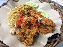 Ayam geprek mozzarella kini semakin menjamur disajikan di berbagai kedai hingga restoran. Geprek Bensu Jadi Polemik Ini Fakta Usaha Ruben Onsu Halaman 2