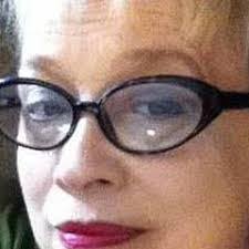 Suzanne Stratton's Instagram, Twitter & Facebook