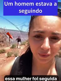 Mulher Na Geladeira E Homem Atrás