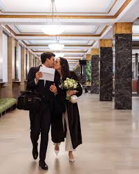 Cozy weather brings me back to this cozy NYC city hall elopement! City hall  weddings make for some of my absolute favorite photo ops. The intimacy is  simply unmatched, and you can