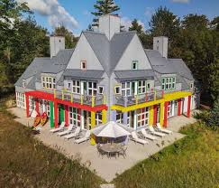 Not all tudor designs are grand manors or luxury homes. Architectural Work Of Art Postmodern Lakefront Home With Playful Design Idesignarch Interior Design Architecture Interior Decorating Emagazine