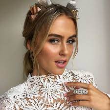 Steph Smith On Instagram Race Day Ready Thanks To Cravingcouture Hair And Makeup By Monicagingold Race Day Hair Spring Racing Fashion Day Makeup Looks