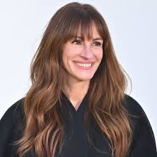 Julia Roberts proves she's the queen of tailoring