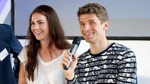 Dann haben wir es gewagt und uns getroffen. News Im Video Thomas Muller Lisa Muller Challenge Weckt Ihren Ehrgeiz Gala De