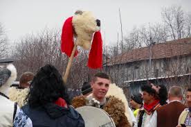 Respectiv, noi îți sugerăm mai multe urături deosebite dintre care o poți alege pe cea potrivită lui. Coarnele Caprei Obiceiuri De Anul Nou 2018 2019 Foto Facebook