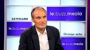 Il a ordonné à philippe, sa femme et son fils de s'allonger par terre et les a aspergés d'essence, les menaçant de les brûler. Philippe Val Ojim Fr