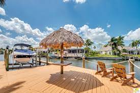 Direkt vom haus aus können sie über kleine kanäle auf das meer gelangen. Villa Mit Boot In Cape Coral Mieten Entdecke Die Vorteile Cape Coral Com