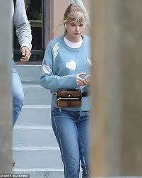 A complete history of taylor swift's style. Taylor Swift Rocks Heart Sweater And Gucci Fanny Pack As She Steps Out After Writing Elle Uk Piece Daily Mail Online