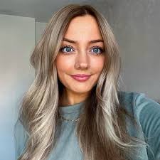 Daisy Barlow's Instagram, Twitter & Facebook