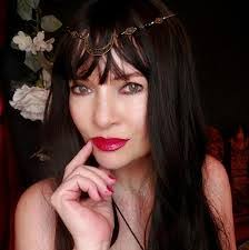 Lucy Tharp's Instagram, Twitter & Facebook