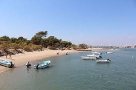 The importance of tavira was growing until the 16th century also for being the nearest port to africa, but in the following centuries, the economic activity of the municipality was slowing down, given the. Tavira Ein Ursprunglicher Fischerort Mit Einer Insel Aus Sand