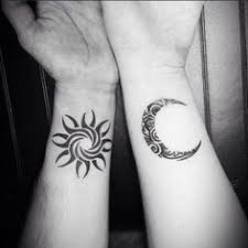 1001 Ideas Y Consejos De Tatuajes Para Parejas Mejores Tatuajes Para Parejas Tatuajes Amigas Disenos De Tatuaje De Luna
