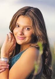 Julie Geiser's Instagram, Twitter & Facebook