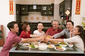 Sambutan tahun baru cina dianggap tidak lengkap tanpa tradisi makan besar yang diadakan malam perayaan itu. Apa Makna Tradisi Makan Bersama Saat Imlek Halaman All Kompas Com