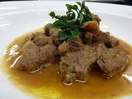 La pecora alla cottora o cutturo o pecora ajo cotturo o pecora alla callara è unantica ricetta tipica della tradizione abruzzese, diffusa soprattutto nella fascia montana, in particolare nellarea marsicana, nella conca aquilana e nella zona dei monti della laga. Pecora Alla Callara Giulianova It