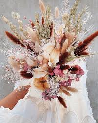 We Love Wedding Flower Inspiration And Getting Major Some Bohemian Wildflower Vibes From This Honestlywt Dried Flower Bouquet Dyed Flowers Flower Arrangements
