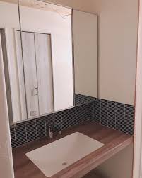 子どもの成長と家族の思い出を刻む大黒柱のある木の家 洗面仕上がってきました 洗面は 主婦の皆様に人気急上昇中のアイカスタイリッシュカウンターです ボウルと天板に継ぎ目がないので掃除が楽 これは奥様の味方ですね