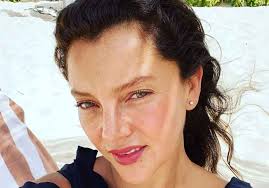 Estamos ubicados en av.miguel aleman 5391 plaza sirloin linda vista local 36 col. Sara Maldonado Postpones Her Cosmetic Surgeries The Daily News Box