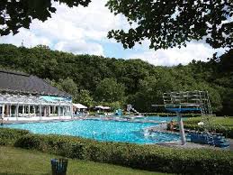 Bekannt ist das beheizte hausener freibad, das jährlich als erstes öffentliches freibad in deutschland öffnet. Freibad Wiedtalbad Hausen Wied Offnungszeiten Eintrittspreise Und Beschreibung