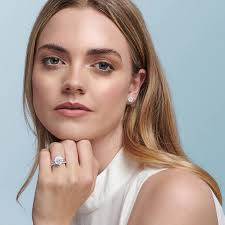 Where to Buy Engagement Rings in UK: Top 9 Picks