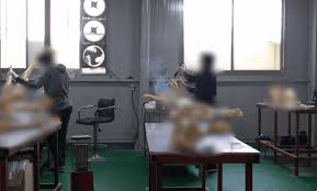 리얼돌을 가장 많이 구매하는 연령층은 50대 중년이라고 한다. ë°€ì‹¤ ìž¬ì•™ì¸ê°€ êµ¬ì›ì¸ê°€ ë¦¬ì–¼ëŒ ê³µìž¥ ì§ì ' ê°€ë´¤ìŠµë‹ˆë‹¤ ì¤'ì•™ì¼ë³´