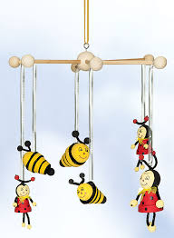 Komm mich doch mal besuchen! Bastelanleitung Tontopf Mobile Mit Bienen Und Marienkafer