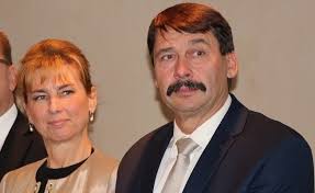 Az alábbi képen látható, amint dr. Wadaiko Japandob Koncert A Japan Magyar Diplomaciai Kapcsolatfelvetel 150 Evfordulojanak Zaro Rendezvenye Magyarorszagi Japan Nagykovetseg