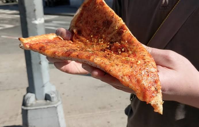 Resultado de imagen para fold pizza"