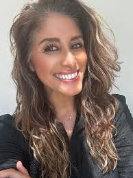 Ohh really good looking young and lovely lady hi wow what a lovely look  lovely young lady wow you wear a lovely black color outfit and your face