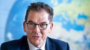 May 16, 2021 · der weltfußballer schnappt sich den rekord und zieht mit gerd müller gleich, beide erzielten 40 tore in einer saison. Csu Entwicklungsminister Muller Kundigt Ruckzug Aus Bundespolitik An Tagesschau De