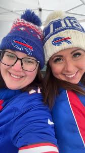 Leslie (@leslieanne94)