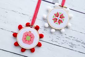 Free cross stitch patterns for christmas ornaments. 12 Free Christmas Cross Stitch Patterns The Yellow Birdhouse