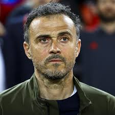 Spaniens nationaltrainer enrique kehrt nach tod seiner tochter zurück. Luis Enrique Trauert Um Neunjahrige Tochter Die An Knochenkrebs Starb Stern De