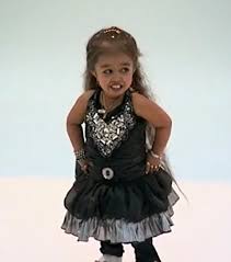 La fédération nationale de centres de gestion (fncdg) propose les offres d'emplois des collectivités, dates des concours d'accès, présentation de la fonction publique territoriale, annuaire et liens. Record Avec Une Taille De 62 8 Centimetres Elle Est La Femme La Plus Petite Du Monde