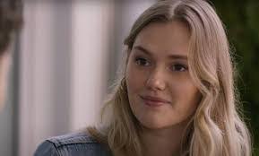 Angela Reddick's Instagram, Twitter & Facebook