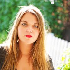 Le chant des sirènes, second morceau de l'album éponyme, nous décrit la descente aux enfers de l'artiste. Orelsan Le Chant Des Sirenes By Pauline Muyl