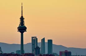 El rascacielos en cuestión medirá unos 330 metros de altura, contando las antenas, y superará al. Los 6 Edificios Mas Altos De Madrid Rascacielos Modernos