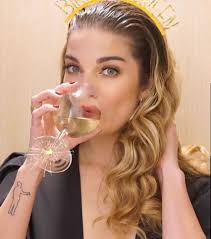 Annie Murphy Updates